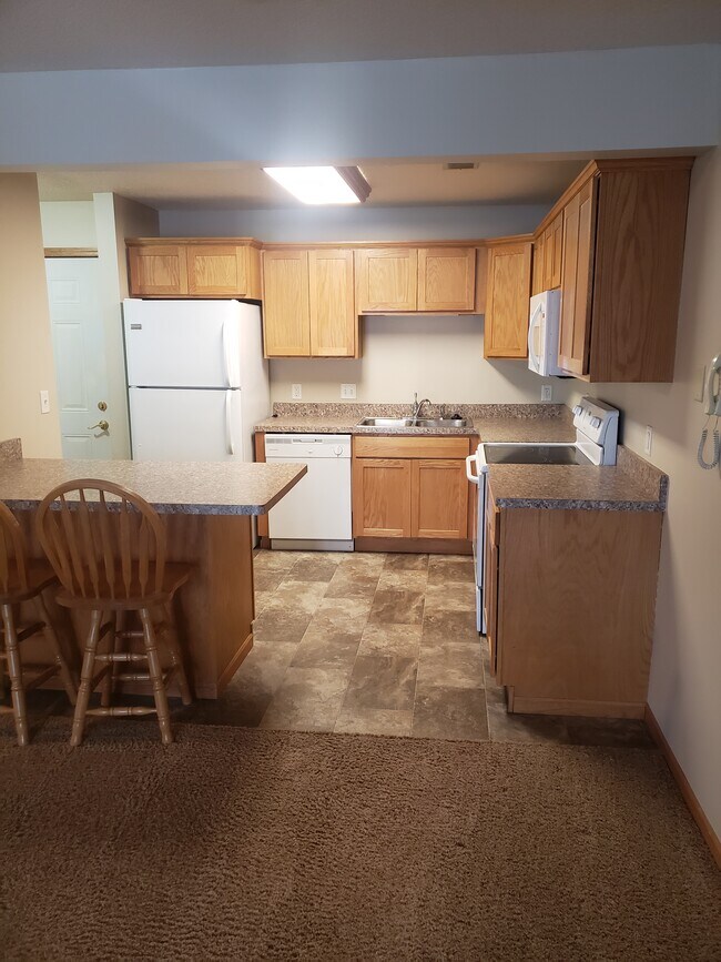 Building Photo - 875 Bahls Dr