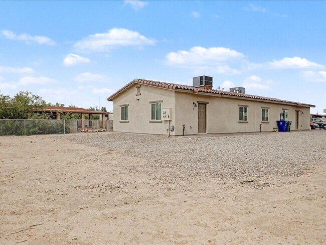 Foto del edificio - PRICE REDUCTION!  $500 OFF FIRST FULL MONTH'S RENT!