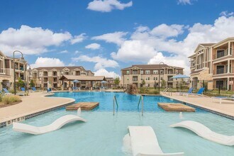 Building Photo - Vantage at Hutto