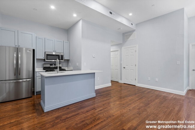 Building Photo - 109 Endicott St