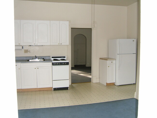 kitchen - 102 S F St