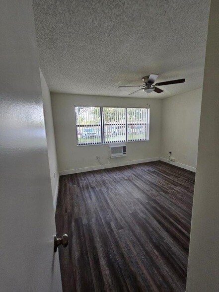 Foto del edificio - 18335 NW 68th Ave