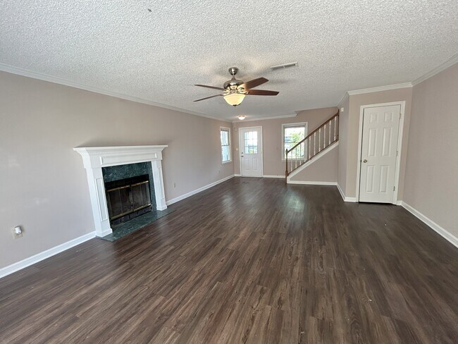 Foto del edificio - 550 Farmingdale Rd SE