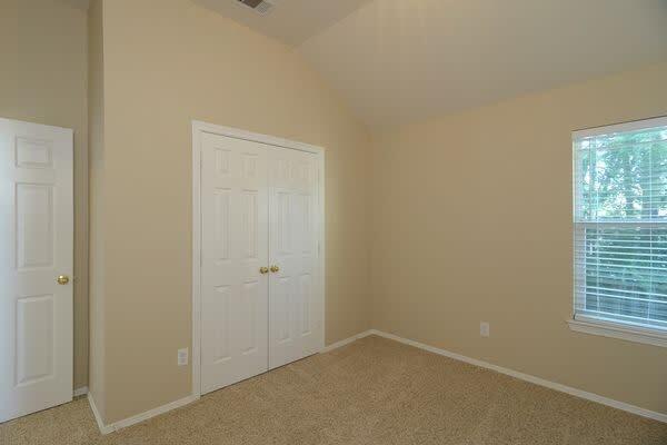 Building Photo - 2216 Highland Hills Dr
