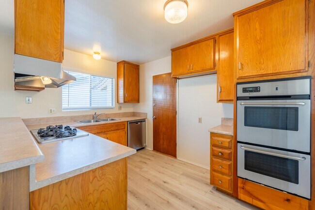 Building Photo - 2335 W 235th St