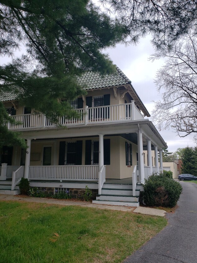 Front - 4103 Roland Ave