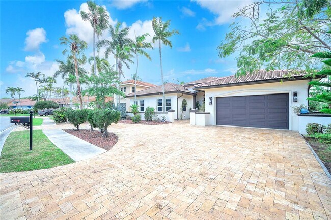 Building Photo - 500 Cypress Pointe Dr W