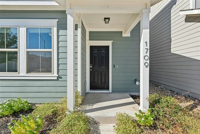 Building Photo - 1709 Arendale Dr