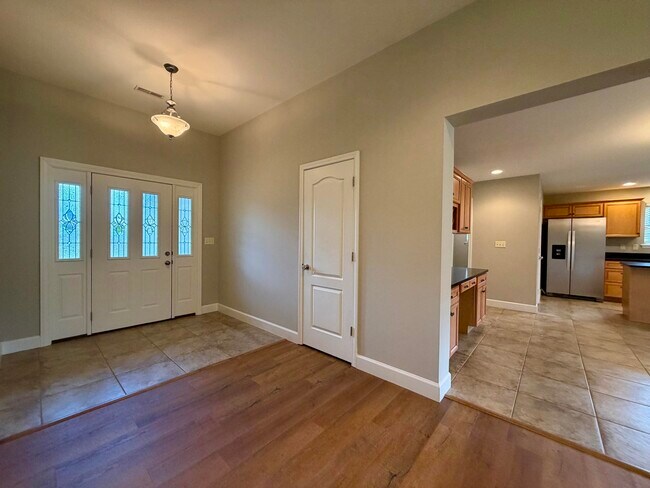 Foto del edificio - 2007 Ruby Oaks Ct