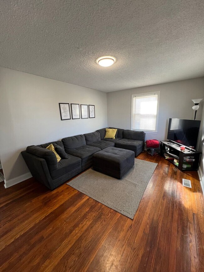 Foto del edificio - Knoxville 37920 - 2 bedroom, 1 bath home - Contact Adam Joachim (352) 220-7700