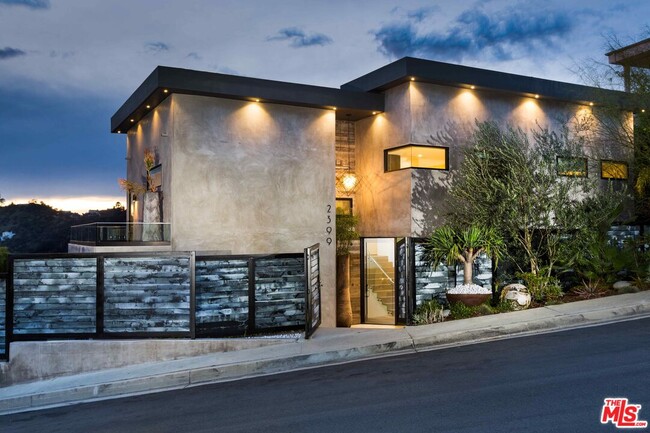 Building Photo - 2399 Mt Olympus Dr