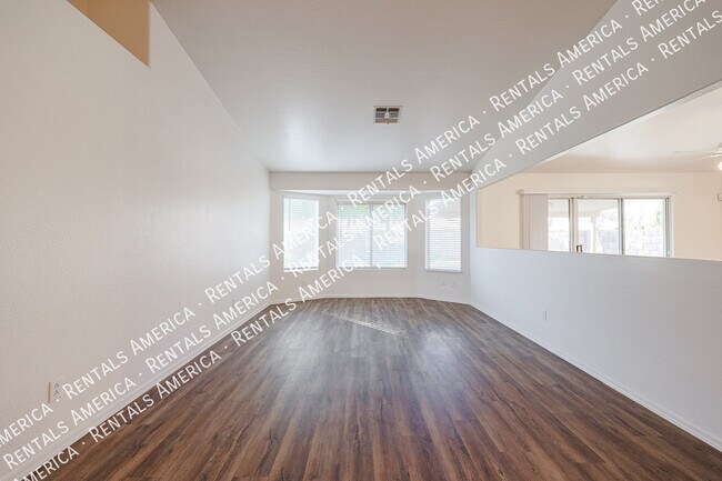 Foto del edificio - 5351 W Saragosa St