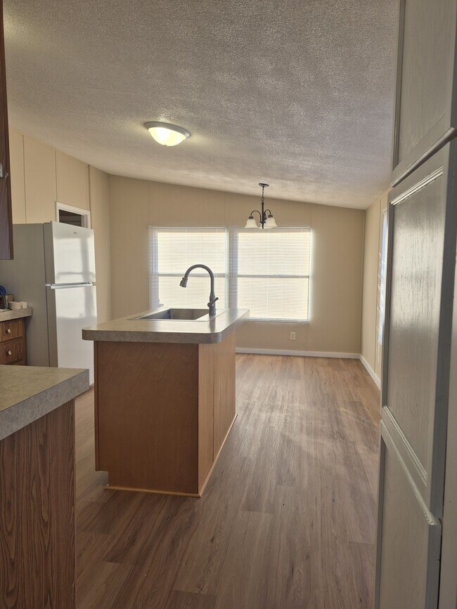 Foto del edificio - 2466 Reese Rd