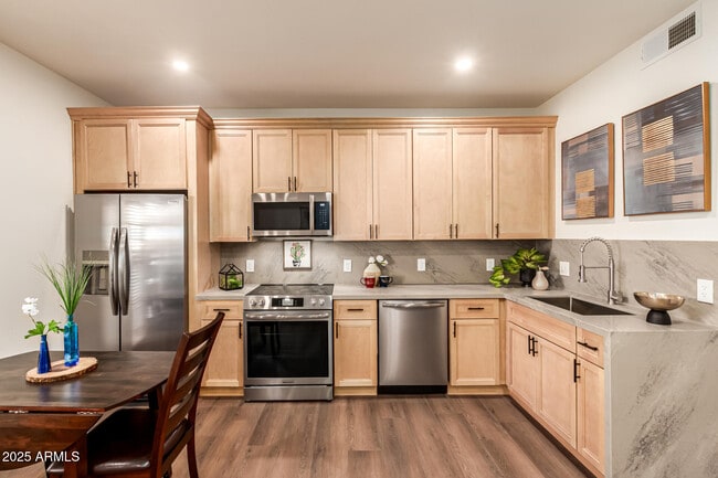 Foto del edificio - 12005 N Panorama Dr