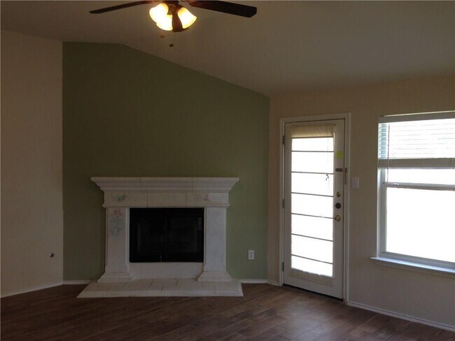 Foto del edificio - 104 N Treasure Oaks Dr