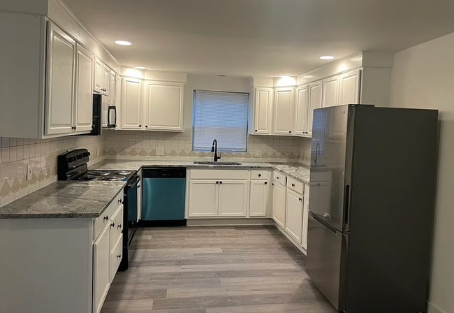 Building Photo - 2001 Hogback Rd