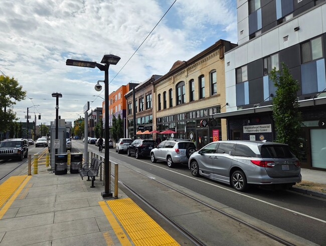 Neighborhood - 720 6th Ave