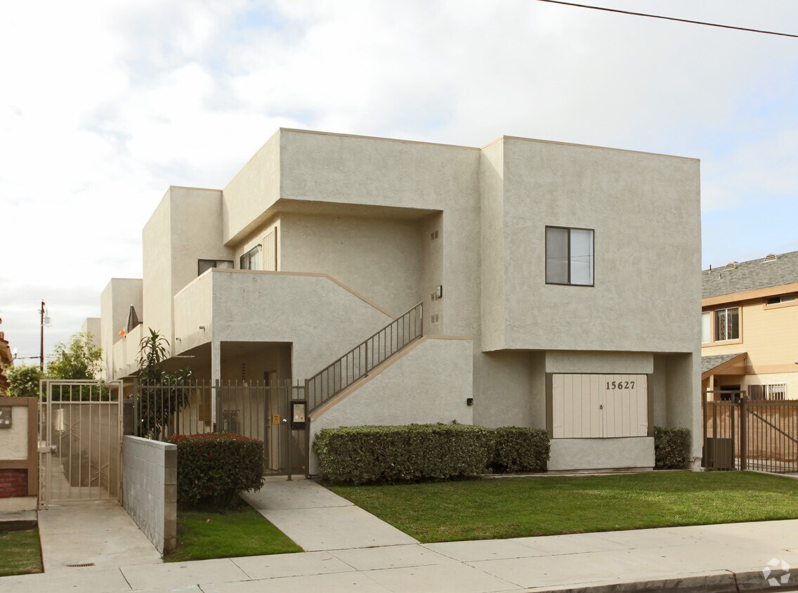 Primary Photo - 15627 Belshire Ave
