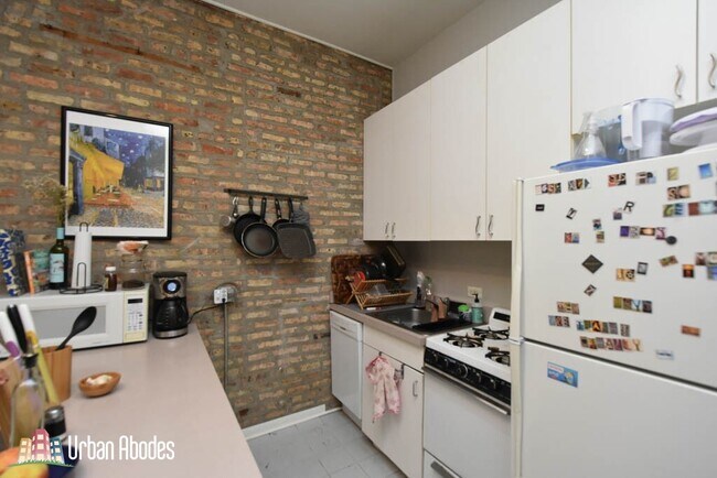 Foto del edificio - 1451 W Augusta Blvd