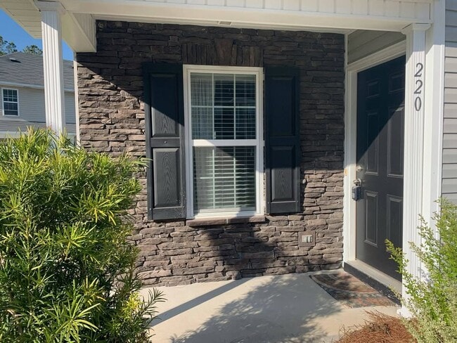 Building Photo - 220 Grove Ln