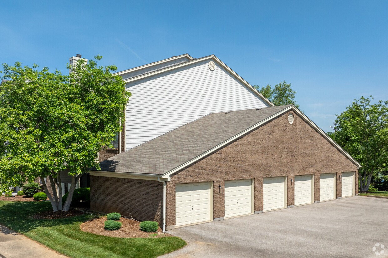 Alternate Building Image - Windsor Gate Condominiums