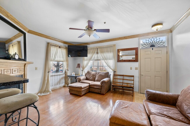 Building Photo - 14400 Vauxhall Dr