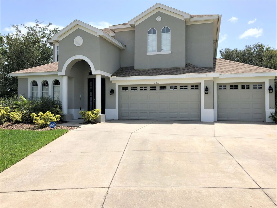 Primary Photo - Seven Oaks 5 Bedrooms 3 Baths 3 Car Garage