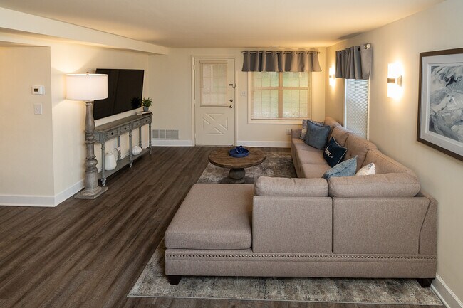 Sala de estar - Spring Hill Apartments & Townhomes