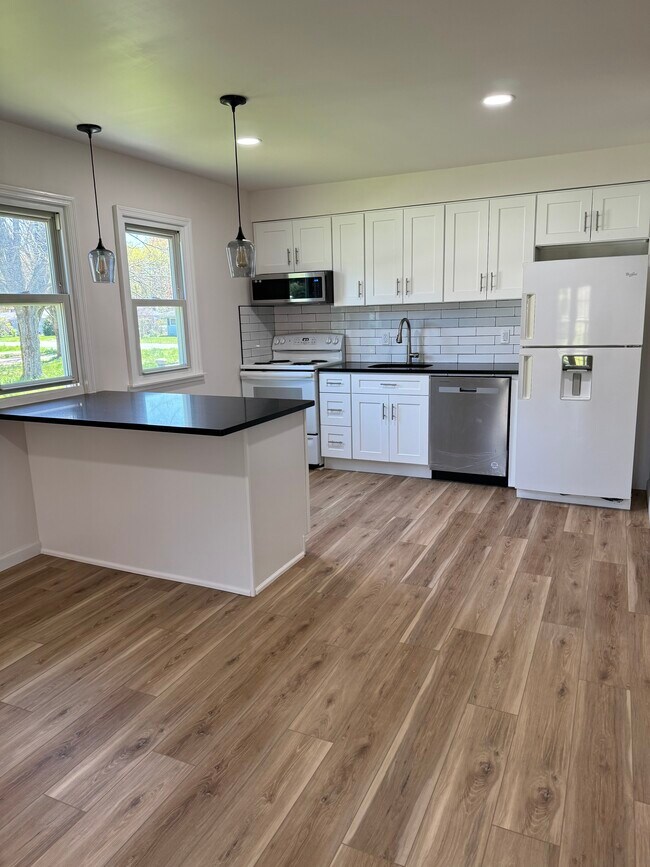 Building Photo - 227 Whalesback Rd