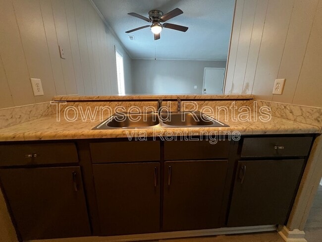Building Photo - 5841 Century Oaks Dr