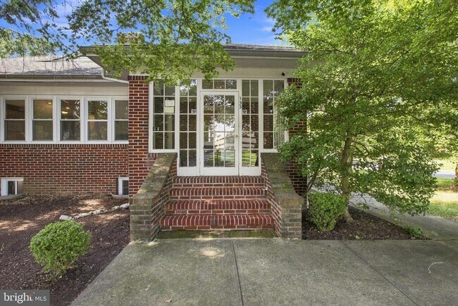 Foto del edificio - 133 Warrenville Rd