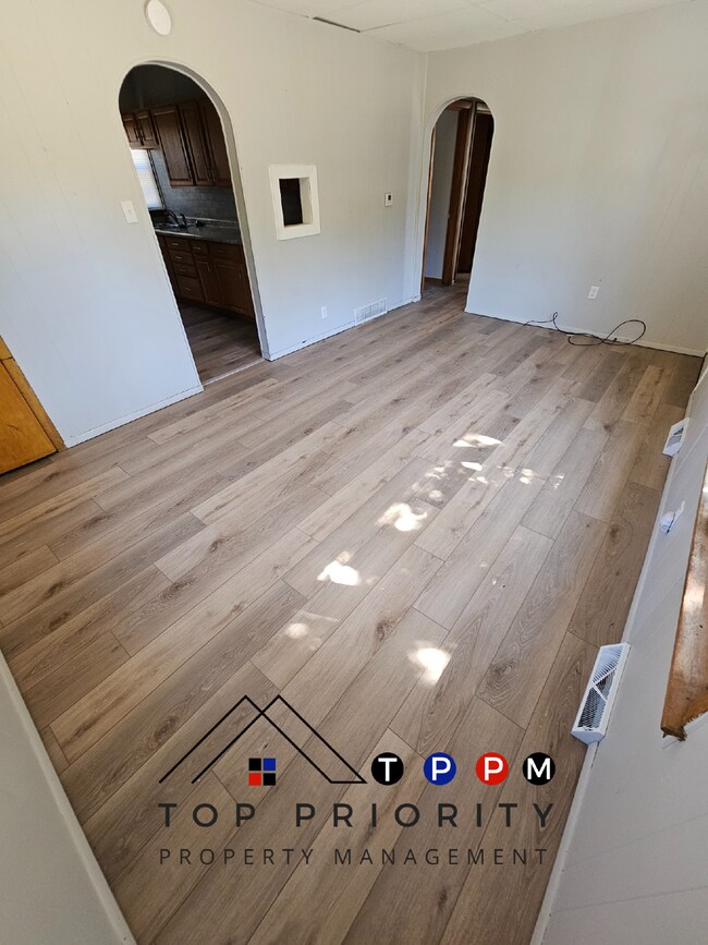 Building Photo - 3 Bedroom | 1 Bathroom Ranch-Style Home in...