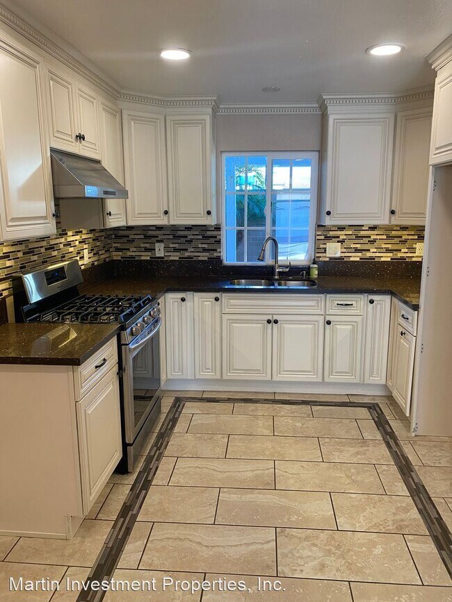 Building Photo - 4 br, 2.5 bath House - 7013 Lisa Lane #35