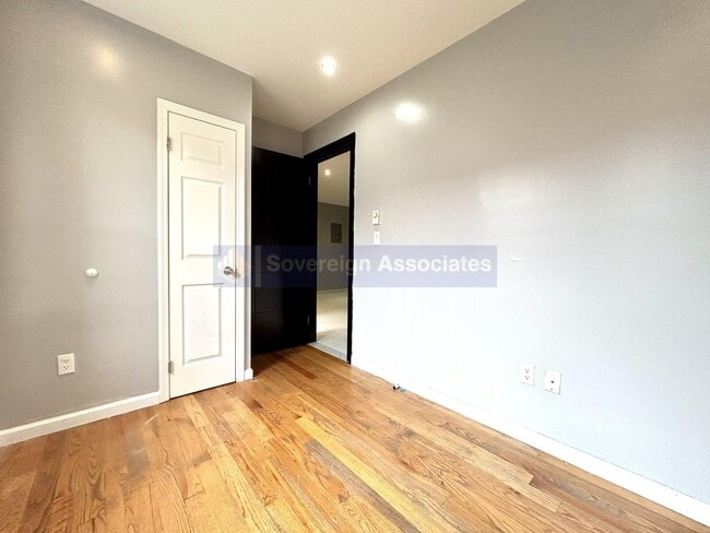 Building Photo - 312 W 114th St