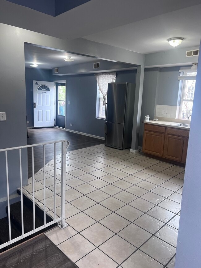 Foto del edificio - 4909 W 14th St