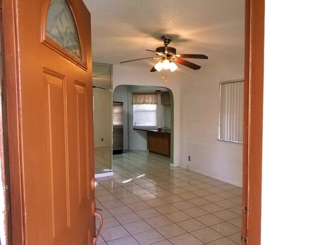 Entrance Living - 2846 Van Buren St