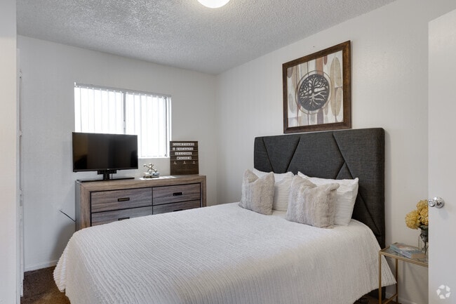 1BR, 1BA - 550SF - Courtyard at Encanto Apartments