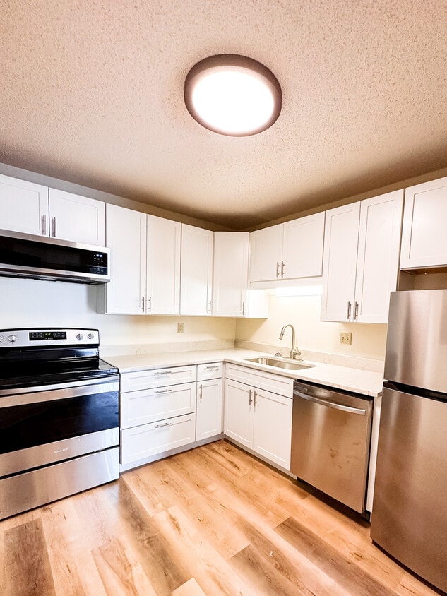 Foto principal - 78 10th St E