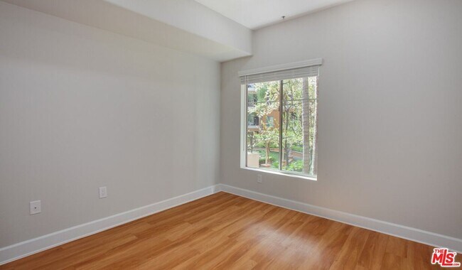 Foto del edificio - 346 Hauser Blvd