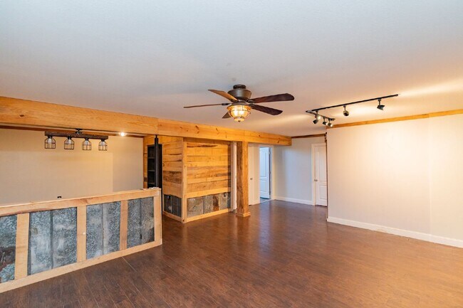 Foto del edificio - READY NOW!   Harrison Home with Finished Basement & Scenic Views
