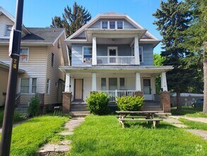 Building Photo - 318-320-320 Durnan St