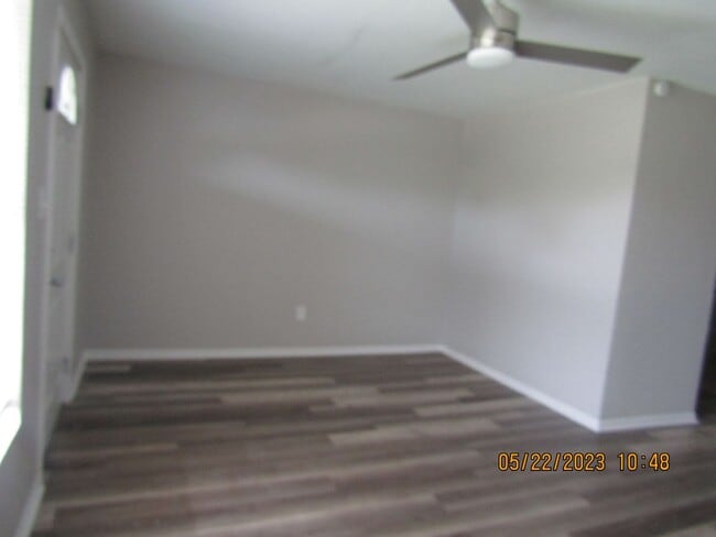 Building Photo - Very Nice Remodeled Duplex Home! No Pet Home!