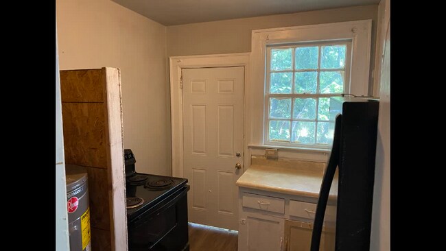 Building Photo - 2333 Winona Ave