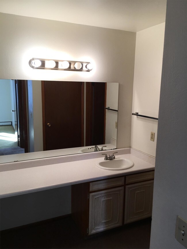 Building Photo - 171 S Royal Ave