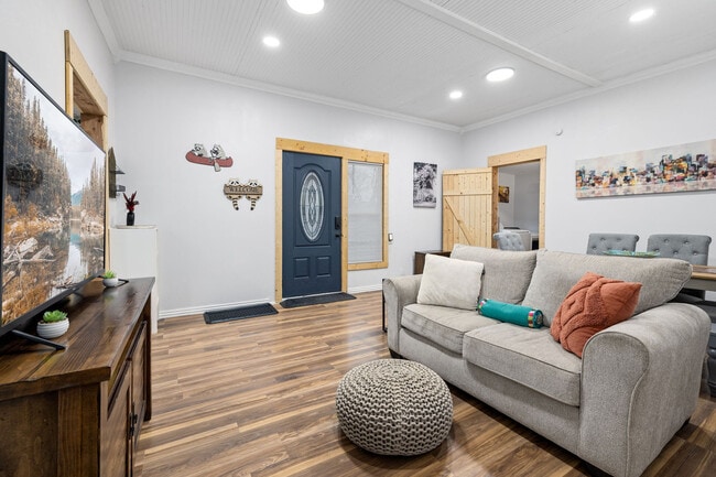 Building Photo - 1701 E Old Prairie Creek Rd