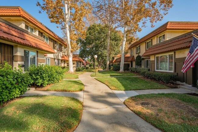 Tree lined community! - 2697 W Plum Tree Ln