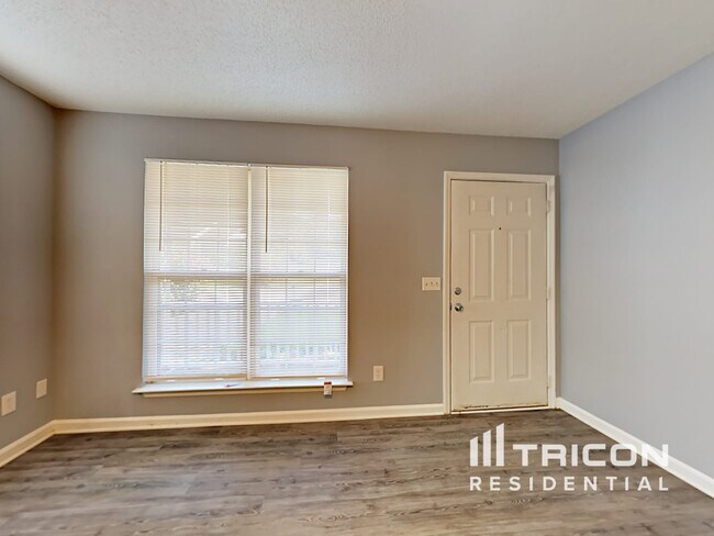 Foto del edificio - 601 Rapids Rd
