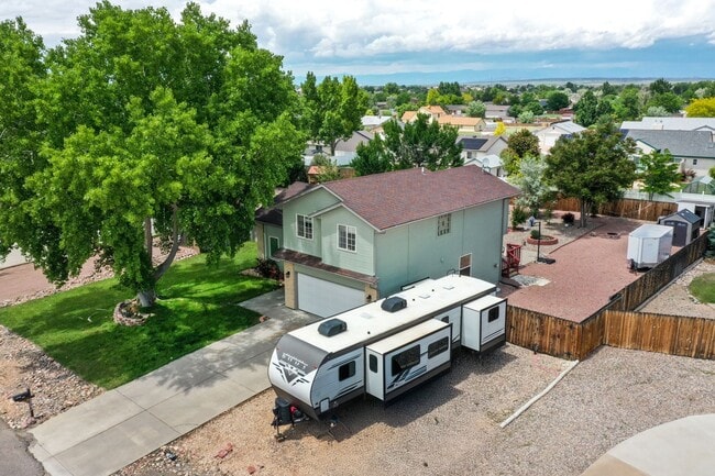 Foto del edificio - $2222 | 3BR/3BA | Pueblo West Gem!