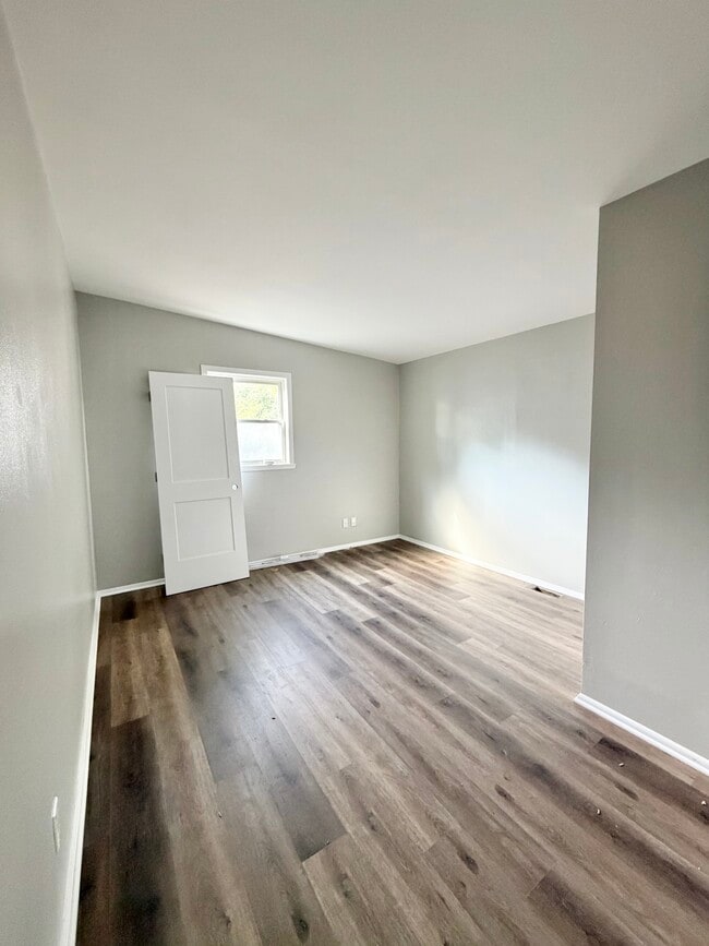 Bedroom 2 - 1122 Kingsley Dr