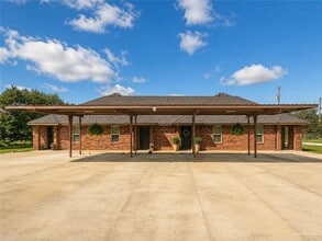 Building Photo - 5206 Murillo St
